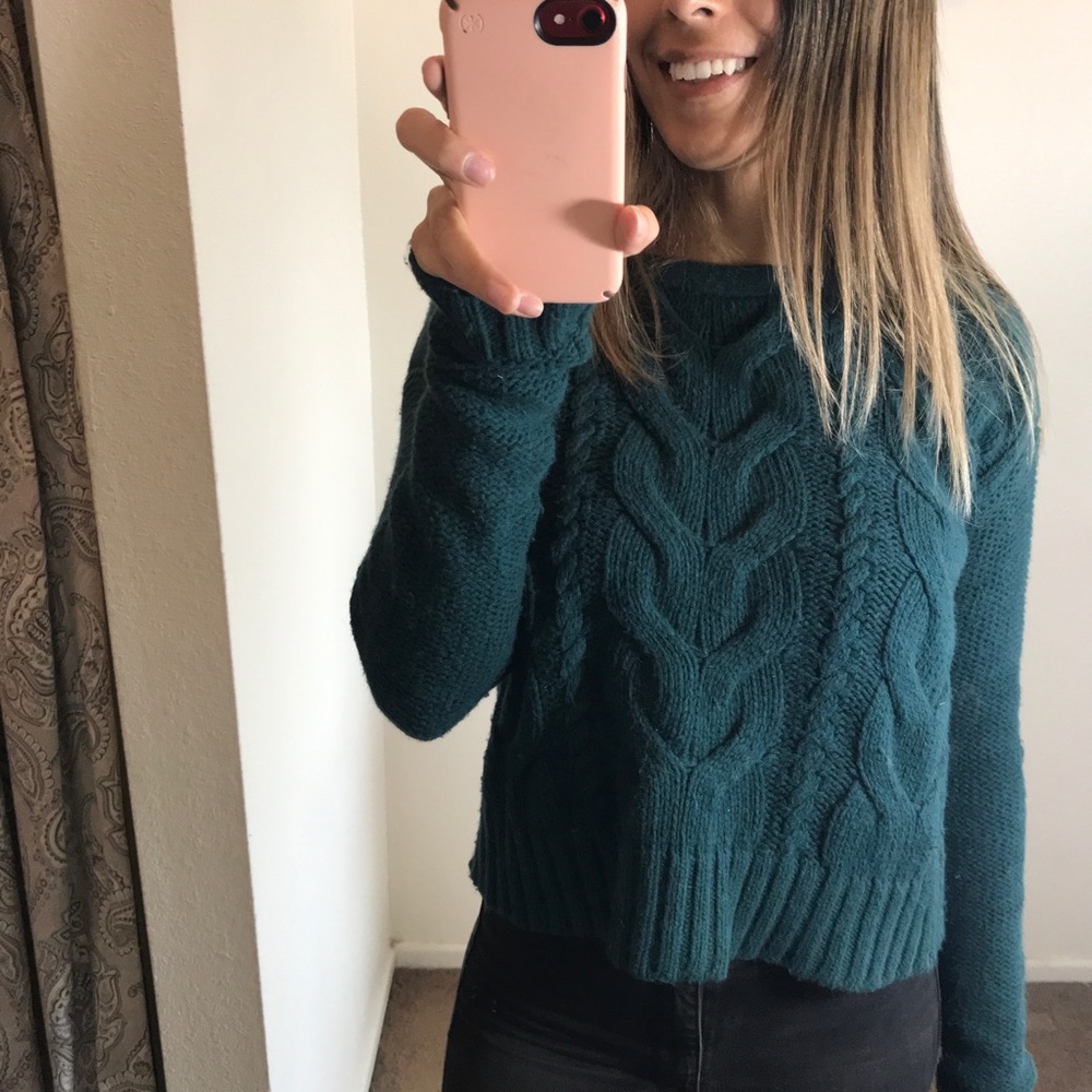 Emerald green sweater ✨✨✨